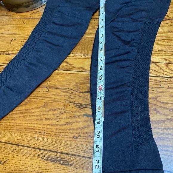 Fabletics Womens Sync High Waisted Perforated Leggings Medium? Black 24” Inseam. - Picture 3 of 10